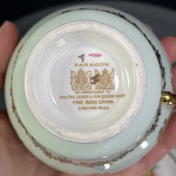 Vtg. Paragon Tea Cup & Saucer Fine Bone China Scalloped Edge Floral Pattern UK - Picture 4 of 13